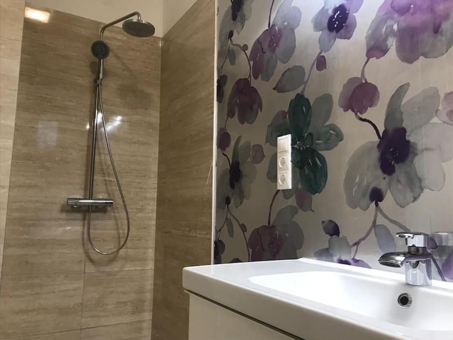Stylish Near The River Apartment Budapest
